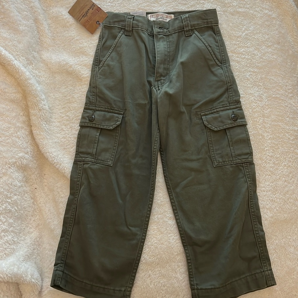 NWT Levi cargo pants size 7 army green